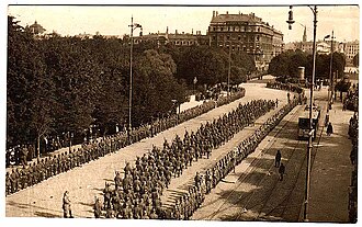 Tropas alemanas entrando en Riga