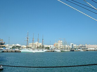 Vista del barco escuela Juan Sebastián Elcano en Cádiz.