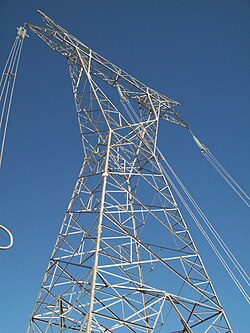 Torre de alta tensión en celosía de acero
