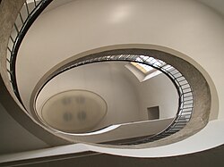 Ojo del hueco de la escalera de la Universidad Bauhaus
