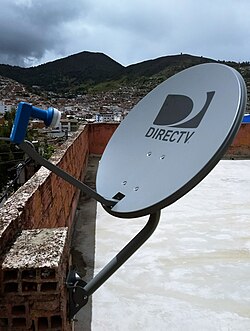 Antena parabólica de servicio satelital en exteriores