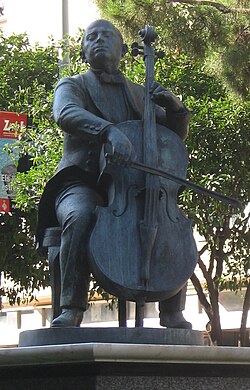 Monumento a Pau Casals en Barcelona
