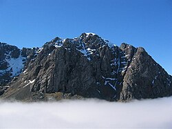 El contrafuerte Cairn Dearg a principios de abril