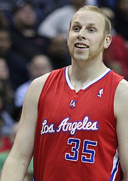 Chris Kaman vistiendo la camiseta de los Clippers en 2011