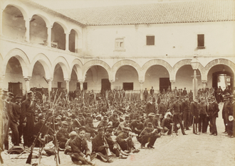 Militares del ejército gubernamental en Bogotá durante la década de 1880.