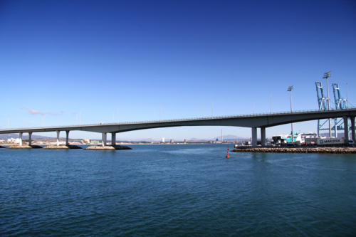 Puente acceso norte al puerto de Algeciras.