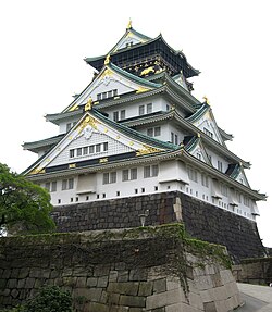 Castillo de Osaka reconstruido en 1931