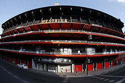 Vista exterior de Mestalla desde la Avenida de Suecia