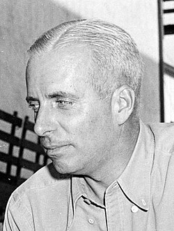 Howard Hawks en una fotografía tomada en 1943