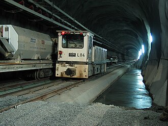 Túnel de base San Gotardo en construcción en los Alpes