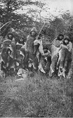 Familia selknam retratada en el año 1916