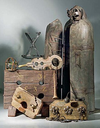 Objetos metálicos e instrumentos históricos