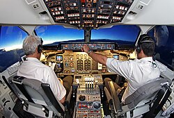 Pilotos de transporte de línea aérea al mando de una aeronave comercial