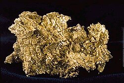 Fragmento de oro nativo