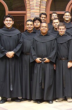 Religiosos con el hábito agustino recoleto