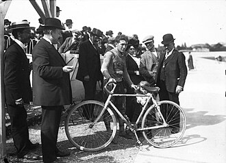 Jules Masselis compitiendo en la prueba Burdeos-París de 1911