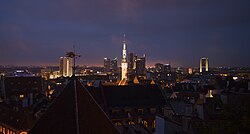 Vista panorámica nocturna de Tallin