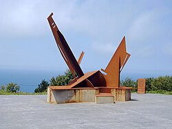 Escultura en honor a los fallecidos en la batalla de Machichaco