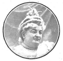 Fotografía de Emilia Pardo Bazán de 1908
