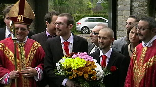 Matrimonio entre personas del mismo sexo en una Iglesia católica antigua en Bélgica.