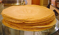 Plato de crepes preparadas.