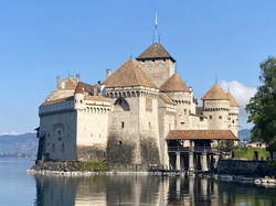 Castillo de Chillon a orillas del lago Lemán