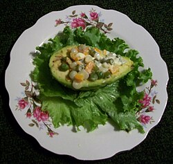 Plato elaborado con aguacate en Perú
