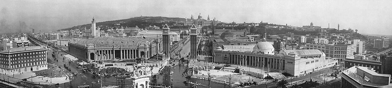 Las torres venecianas durante la Exposición en 1929