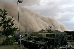 Tormenta de polvo en una zona árida