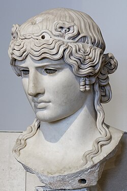 Escultura clásica de Antinoo considerada referente de belleza en el Imperio romano