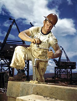 Carpintero trabajando en Tennessee en 1942