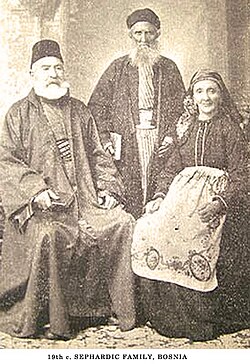 Familia de sefardíes de Bosnia retratada en el siglo XIX.