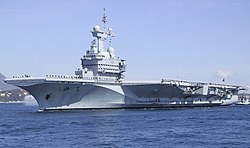 El portaaviones Charles de Gaulle en la rada de Tolón