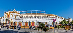La plaza desde el paseo de Colón