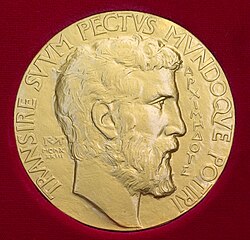 Fotografía relacionada con la historia y el reconocimiento de la Medalla Fields