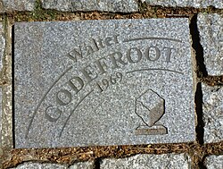 Losa de pavimento dedicada a Godefroot por su victoria en la París-Roubaix de 1969