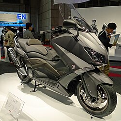 Una mega escúter Yamaha T-Max