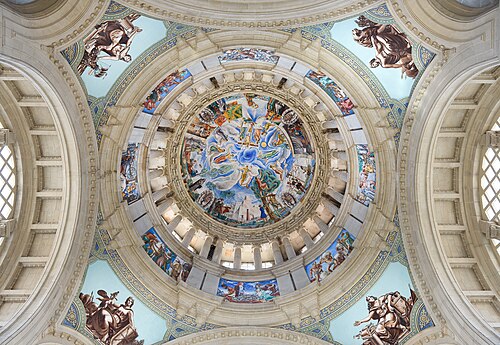 Cúpula principal del Palacio Nacional con obras al fresco.