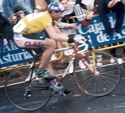 Tony Rominger subiendo el Alto del Naranco en la Vuelta a España 1993