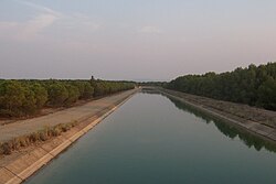 Canal del trasvase Tajo-Segura en Balazote, Albacete