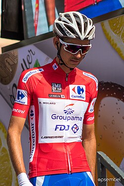 Ciclista portando el jersey rojo en la Vuelta a España