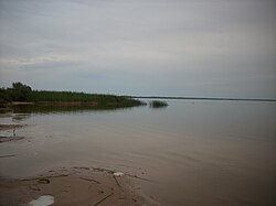 Vista panorámica del Lago Lubāns en Letonia