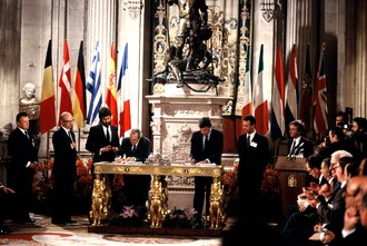 Felipe González y Fernando Morán firman el tratado de adhesión en 1985