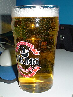 Cerveza lager en un vaso