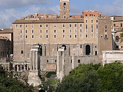 Vista del Palazzo Senatorio desde el Foro Romano