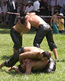 Luchadores en el festival de Kırkpınar