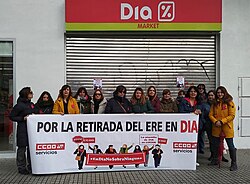 Concentración de trabajadores frente a un ERE