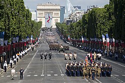 Desfile militar en los Campos Elíseos