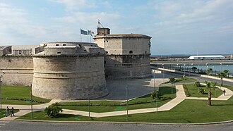 Fortaleza Michelangelo y puerto