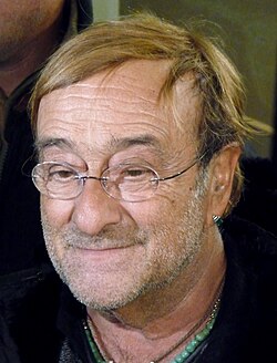 Lucio Dalla durante una actuación en 2008